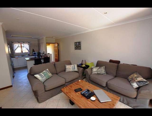 2 BEDROOM APARTMENT FOR SALE IN BRYANSTON